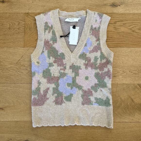 ASTR - Floral Knit Sweater Vest in Beige Purple & Pink - Picture 1 of 3